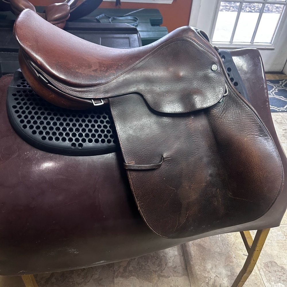 Crosby England Olympic Works Saddle - Picture 2 of 8
